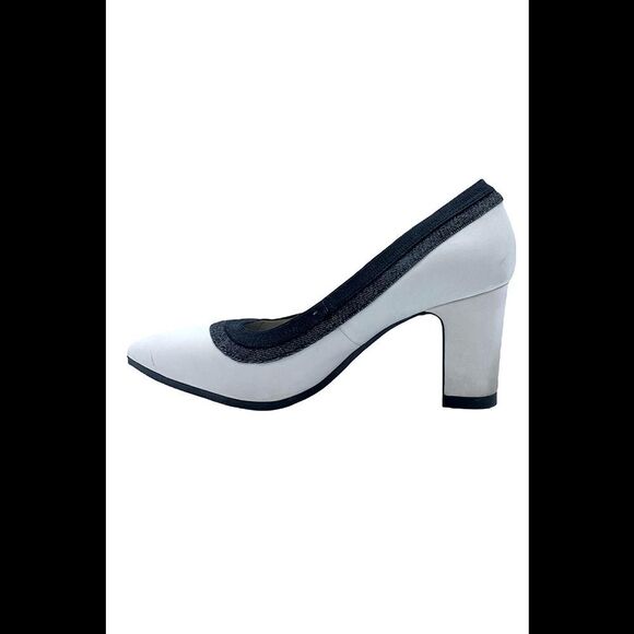 Lori Goldstein Collection Block Heel Pump with Crepe Light Gray - Medium - Picture 3 of 5